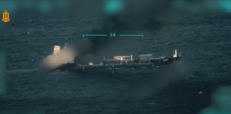 Здійснив напад на рубку корабля: представник ВМС повідомив, як російський дрон полював на судно з нафтою