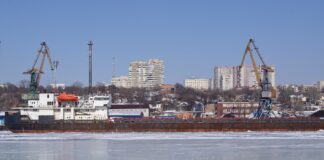 У порту Ростова спалахнуло судно після атаки БпЛА, росіяни повідомляють про нафтовий танкер відео