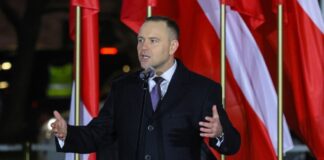 Зеленський прибув до Польщі на свою першу зустріч з Навроцьким