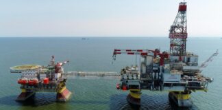 СБУ вразила третю російську нафтову платформу на Каспії фото з джерела