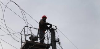Російська атака: три області залишилися без електрики майже повністю