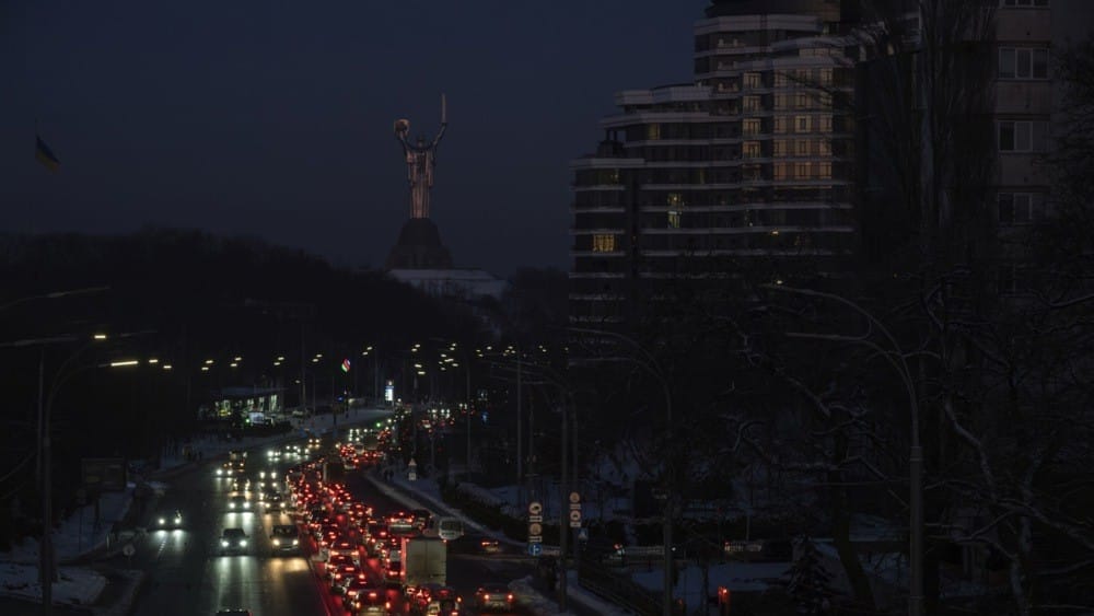 Більше 800 000 споживачів у Києві залишилися без світла після масованої атаки РФ, заявив Шмигаль