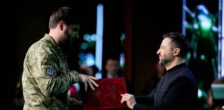 Комбриги найефективніших дронових підрозділів удостоєні звання "Герой України"