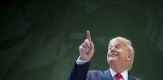 Трамп пожартував про приєднання трьох країн до США на тлі мовчання аудиторії