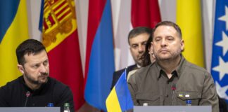 "Свої причини". Зеленський заперечує, що звільнив Єрмака через обшуки НАБУ