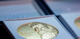 МЗС закликало до бойкоту премії Менделєєва в Росії: Вони заслуговують на нагороду Дарвіна