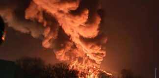 Український удар майже повністю знищив російську нафтобазу, свідчать супутникові знімки
