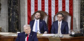 "Ми наполегливо працюємо над припиненням війни": Трамп згадав про Україну, виступаючи в Конгресі