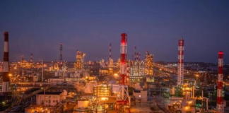 Росія відновила роботу нафтопереробного заводу після перерви в українських атаках повідомляють ЗМІ