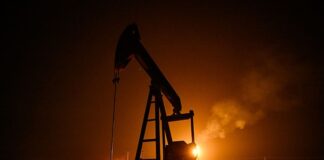 Видобуток нафти в Росії знижується другий місяць підряд