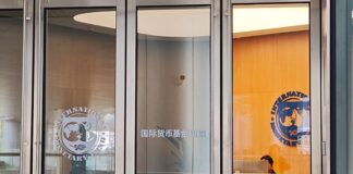 МВФ запускає 4-річну програму, яка містить 10 траншів для України