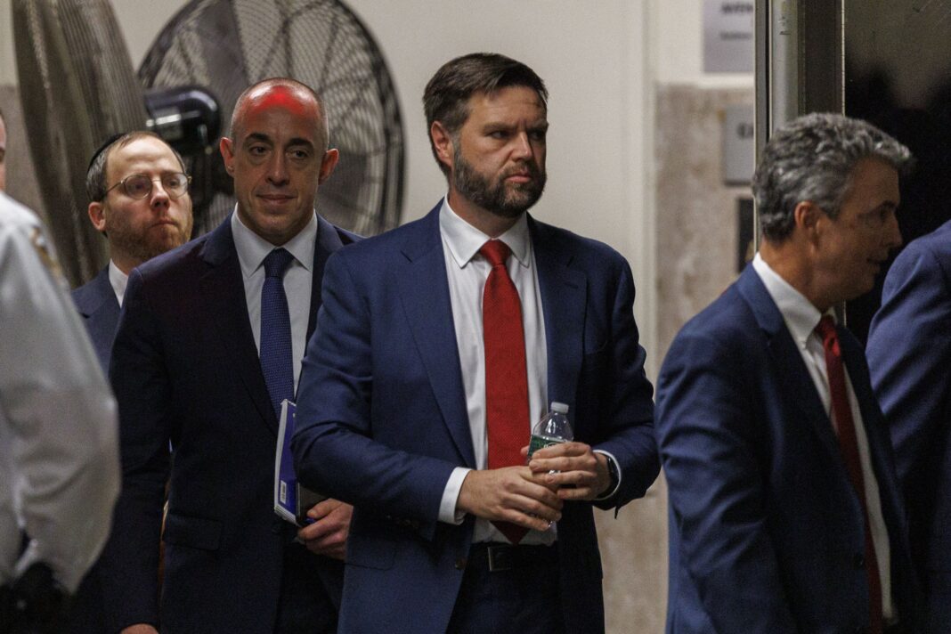 Politico: Вэнс скептично ставився до операції в Ірані та підтримував швидкий удар