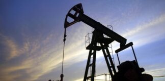 Ціна російської нафти Urals, яка експортується до Індії, досягла рекордного рівня після послаблення санкцій США