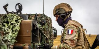 Іран здійснив атаку безпілотниками на військову базу в Іраку: поранено шістьох французьких солдатів, відео