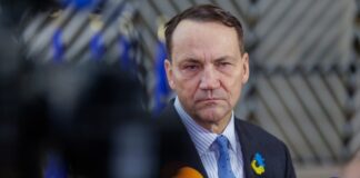 У Польщі загострюється риторика щодо Polexit, Сікорський назвав загрозу для України