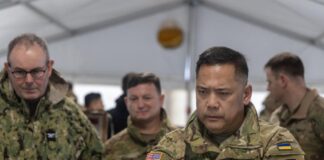 Пентагон: Американський генерал привіз в Україну секретні карти та залишив їх у потязі