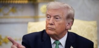 Після звернень, погроз і втрати більшості союзників Трамп заявив, що США не потребують допомоги