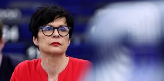 Україна не зможе вступити до ЄС до 2027 року – єврокомісар