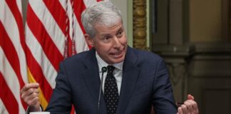 США запевняють, що санкції на російську нафту залишаться в силі