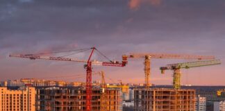 Економіка Росії швидше занурюється у кризу, вважають аналітики
