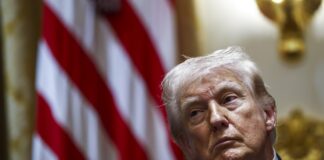 США знову послабили санкції на російську нафту в морі, хоча обіцяли не робити цього