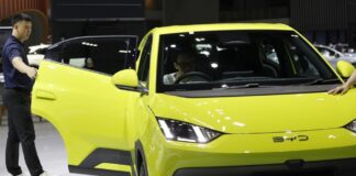 Bihus.Info: Минулого року нардепи витратили майже 100 млн грн на автомобілі преміум-класу
