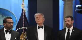 Подружжя Трампів евакуювали з офіційного заходу через чоловіка зі зброєю