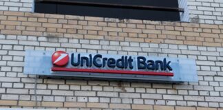ЗМІ повідомляють, що UniCredit закриває банк у Росії