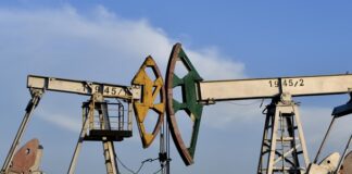 Росія рекордно зменшила видобуток нафти через дронові атаки – ЗМІ