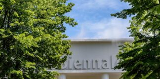 Журі Венеційської бієнале подало у відставку через участь Росії