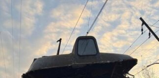 На Львівщині автокран потрапив під потяг: загинув водій