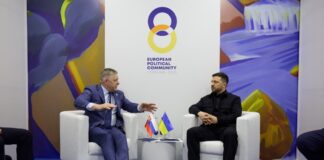 Фіцо та Зеленський обговорили в Єревані "зміцнення тісних відносин"