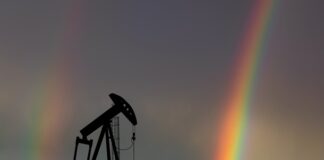 На китайському ринку дешевшає російська та іранська нафта
