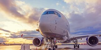 У російських аеропортах запроваджують обмеження на авіапальне