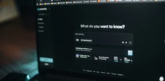 Штучний інтелект створює вигадане посилання, яке хакери перетворюють на фішинговий сайт, реєструючи домен.
