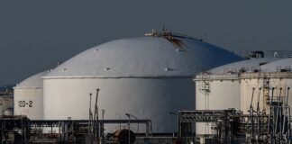 Цены на нефть растут на фоне обострения ситуации вокруг Ирана нефтяные месторождения ирана