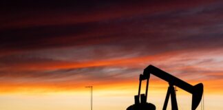 Нафта дешевшає шосту сесію через перезапуск трубопроводу в Саудівській Аравії нафтопровід схід захід